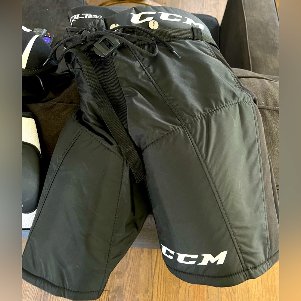 Ccm hockey pants QLT230